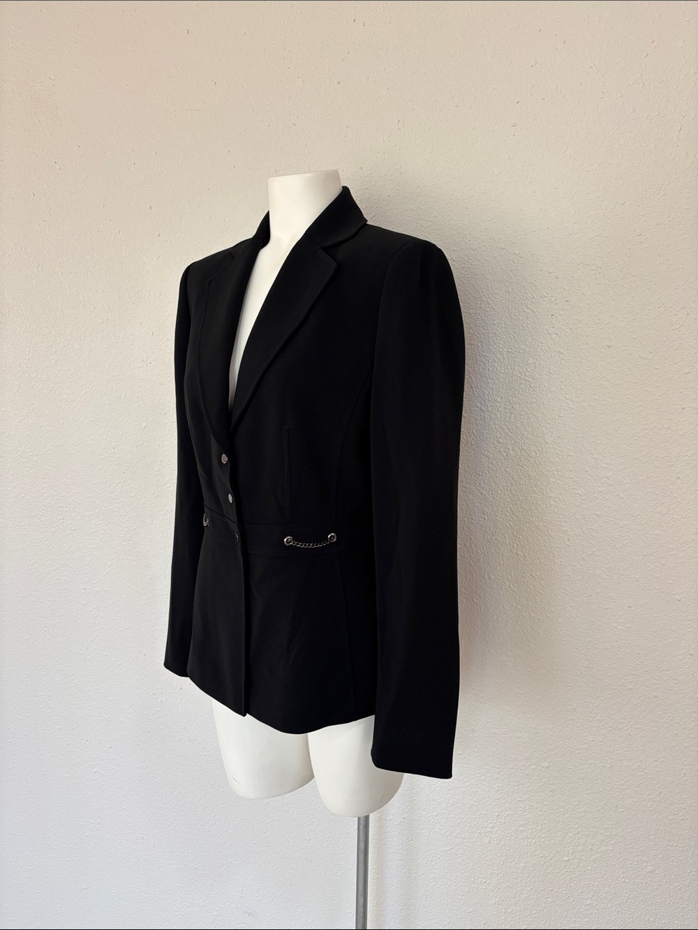 CLASSIC! Tahari Black Tailored Blazer with Silver Chain Accent - Picture 3 of 6